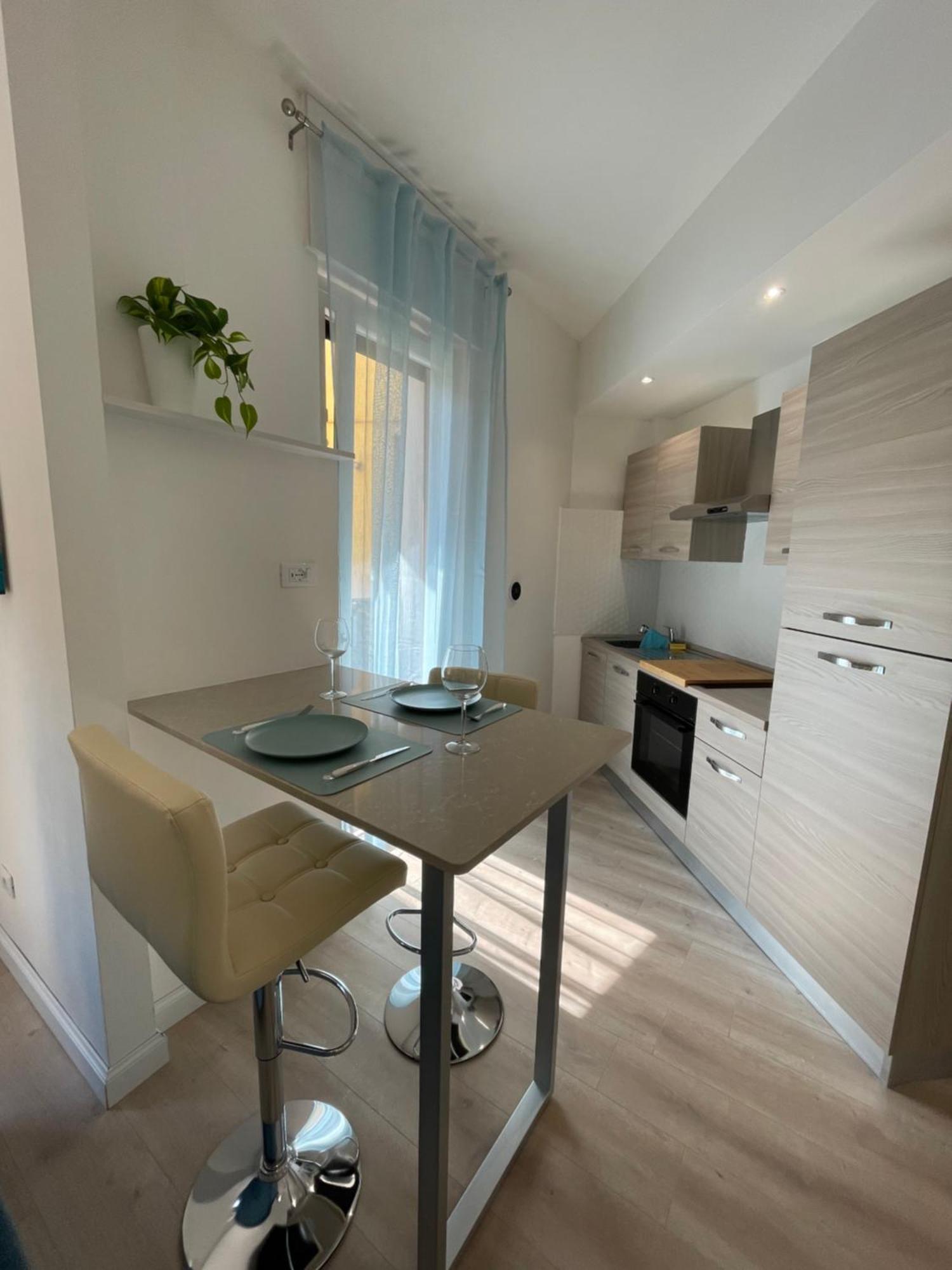 Elegant Boutique Apartment Alloggio Via Nizza Acqui Terme Buitenkant foto